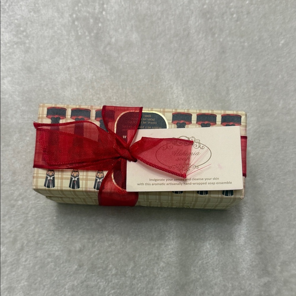 Soap Set - Red and Cream - Picture 2 of 2